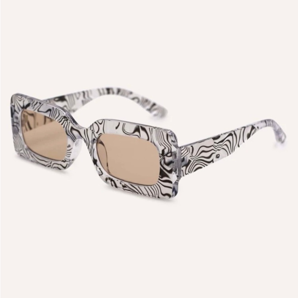 Zebra print sunglasses 🦓